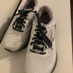 brooks running shoes